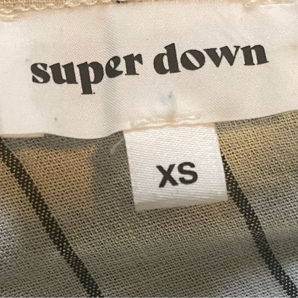Superdown “Kaylee” Button-up Off-the-Shoulder Top Black and White Stripe XS - Picture 3 of 5